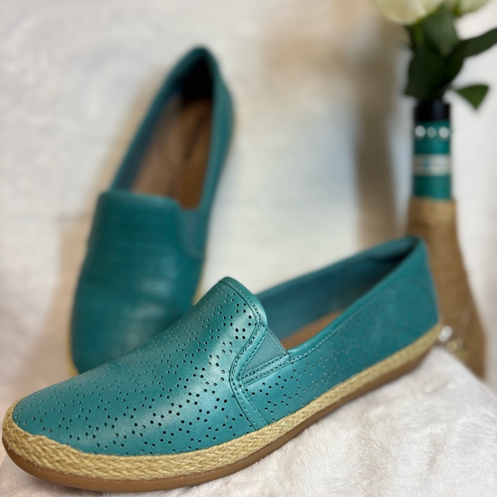 Clarks Collection Danelly Molly Perforated Teal
Leather Flats - Size 8